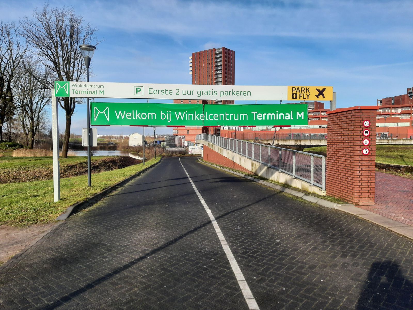 goedkoop parkeren bij vliegveld Eindhoven airport met P1